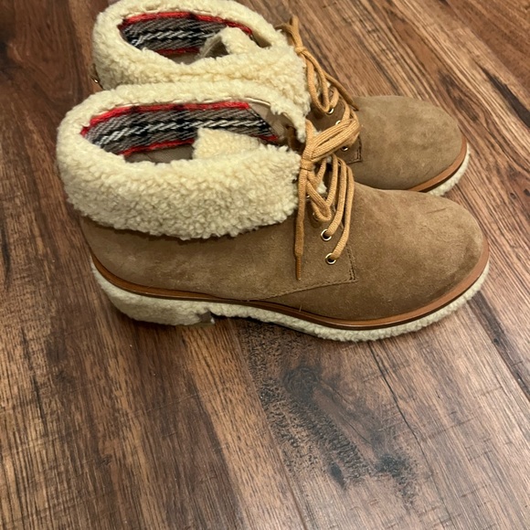 CHANEL Booties with Sheepskin 37.5 - Picture 7 of 8